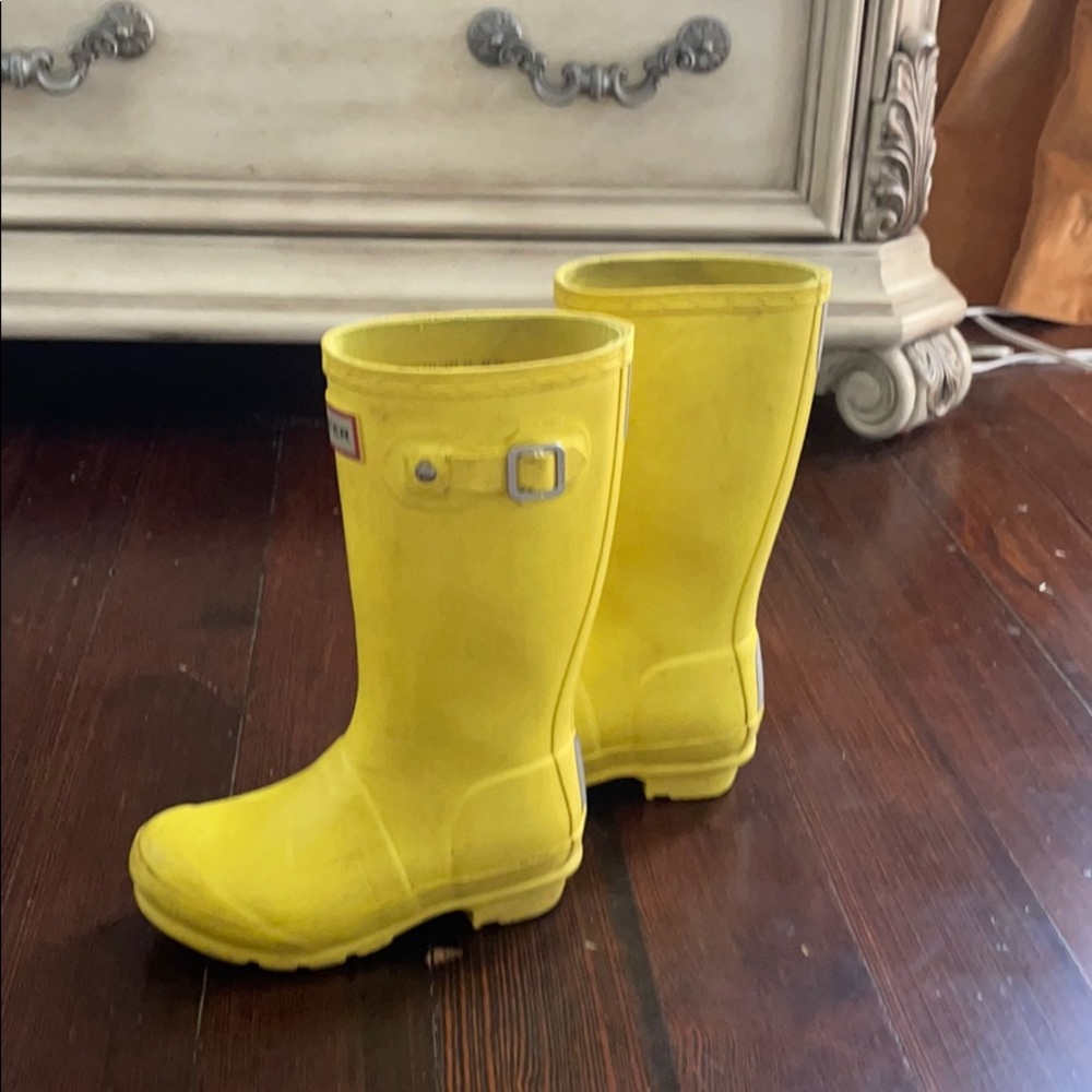 Yellow Hunter boot. Size 12US/28EU